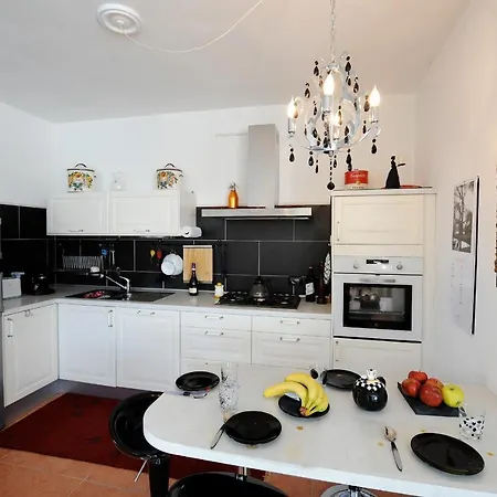 Sleeps 6 Mezzegra