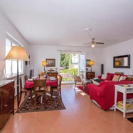 Semesterbostad Sleeps 6 *